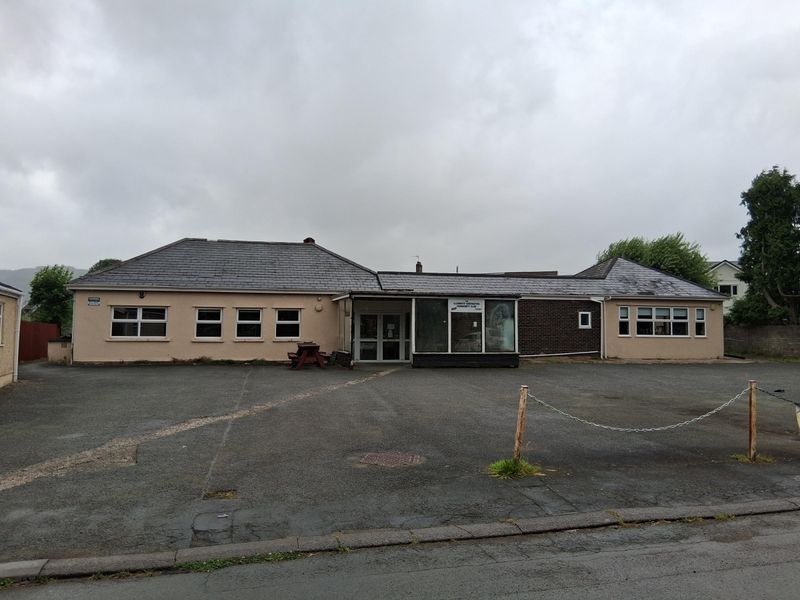 Glanrhyd Coronation Club, Ystrdgynlais. (External, Bar, Key). Published on 24-06-2025