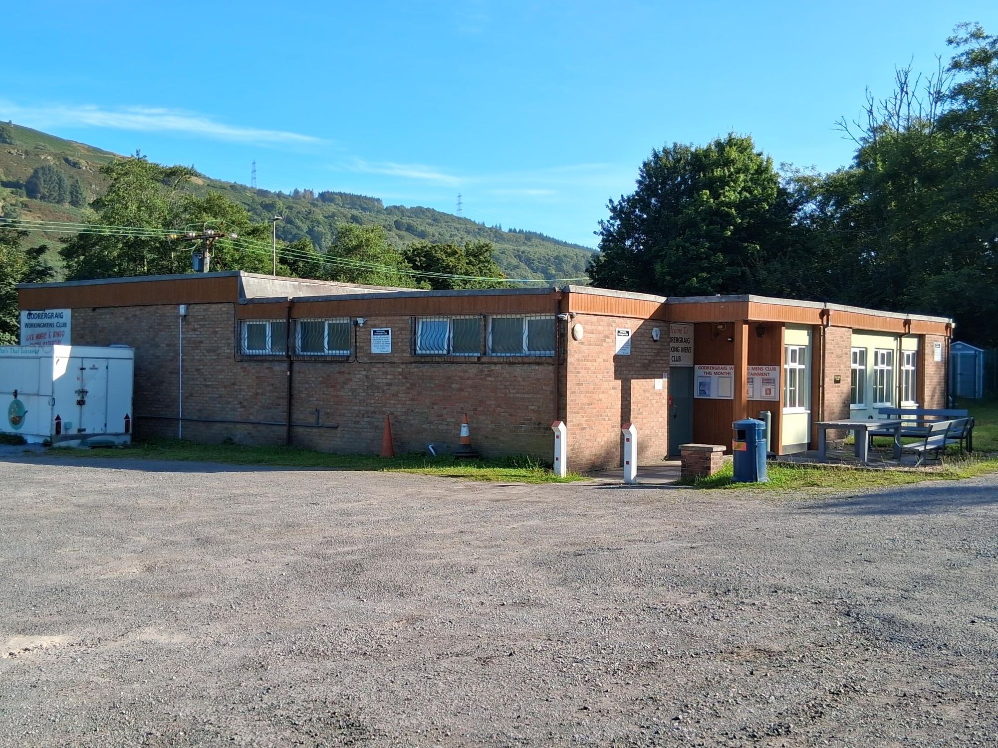 Godrergraig Workingmens Club, Godrergraig. (Pub, External). Published on 12-08-2025