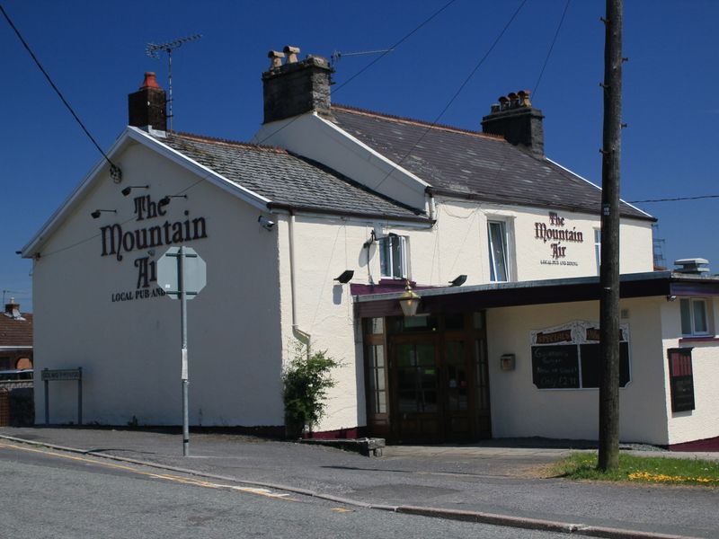 Mountain Air, Tredegar. (Pub, External). Published on 07-10-2012