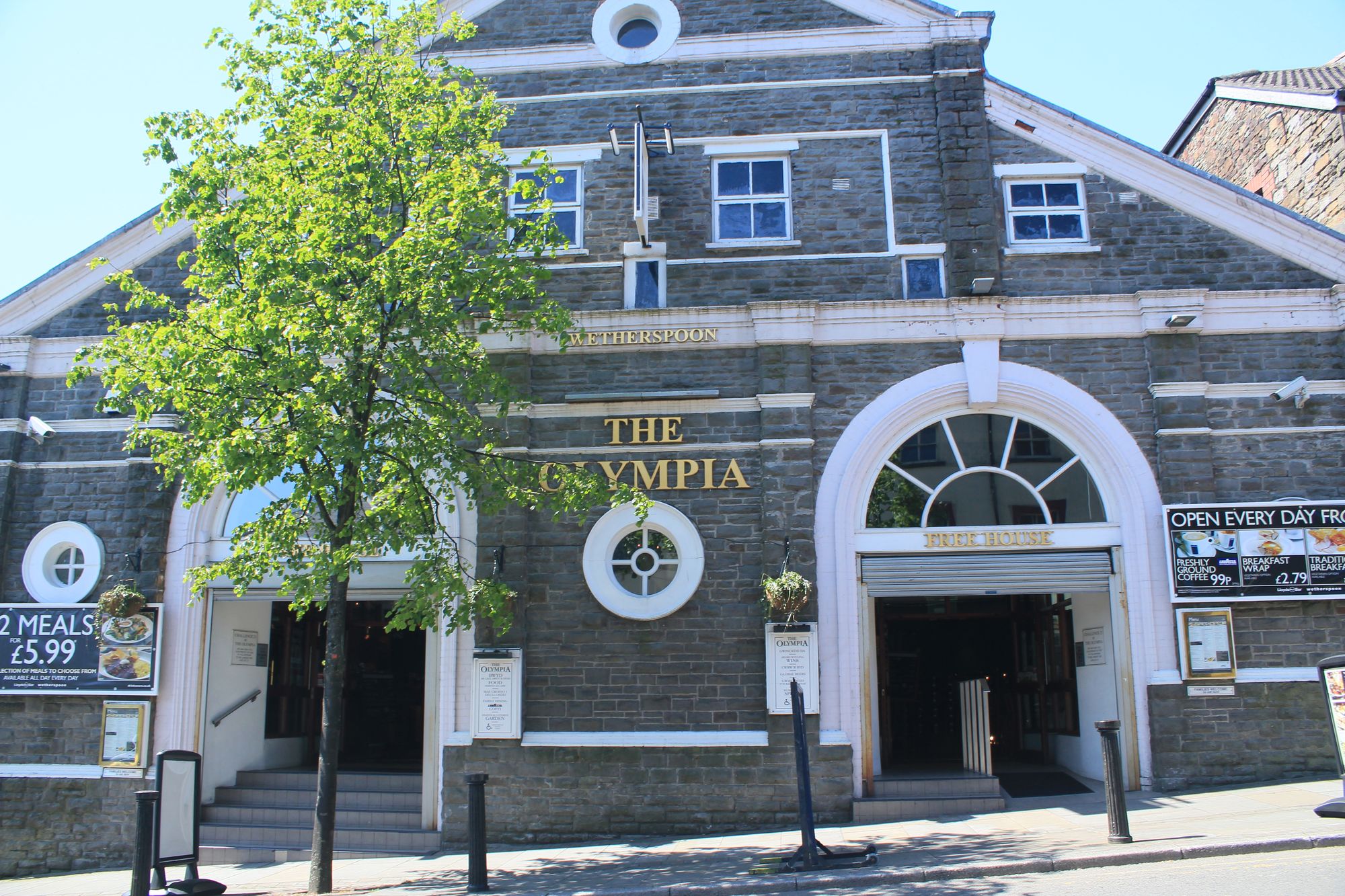 Olympia, Tredegar. (Pub, External). Published on 07-10-2012