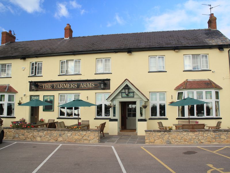 Farmer Arms, Goldcliffe. (Pub, External). Published on 08-11-2012