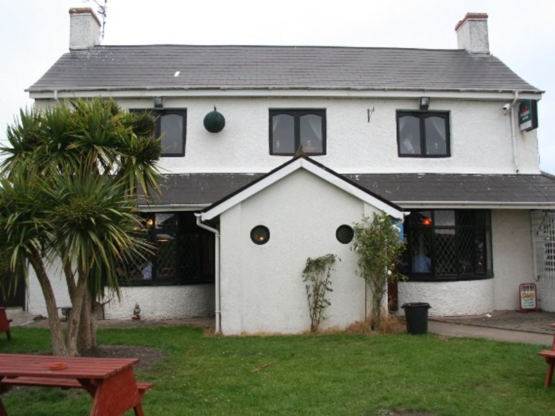 Lighthouse Inn at St Brides Wentlooge. (Pub, External). Published on 28-04-2012