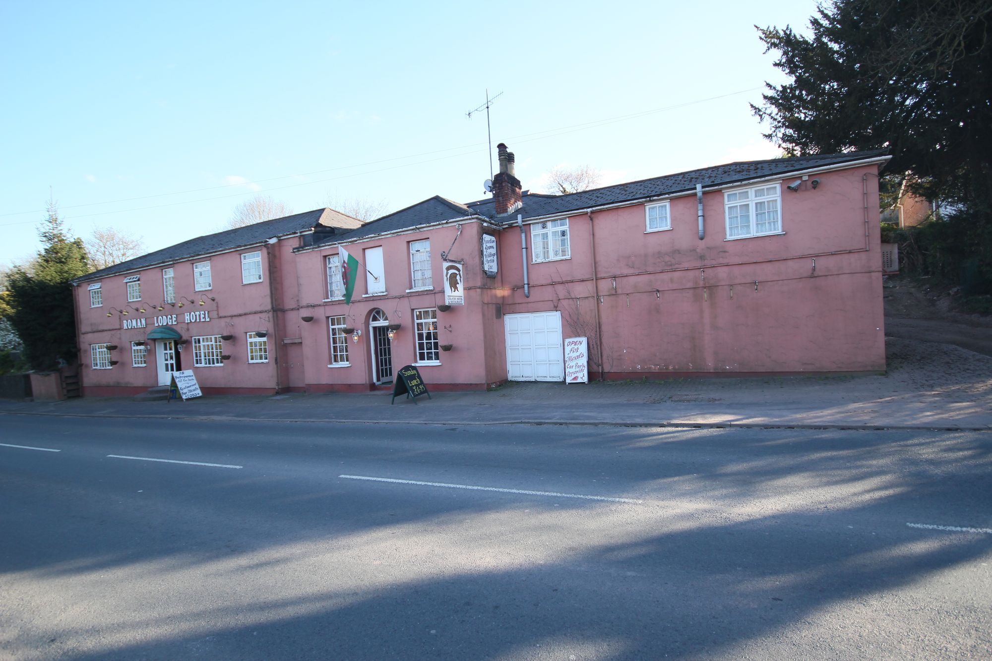 Roman Lodge, Caerleon. (Pub, External). Published on 08-11-2012