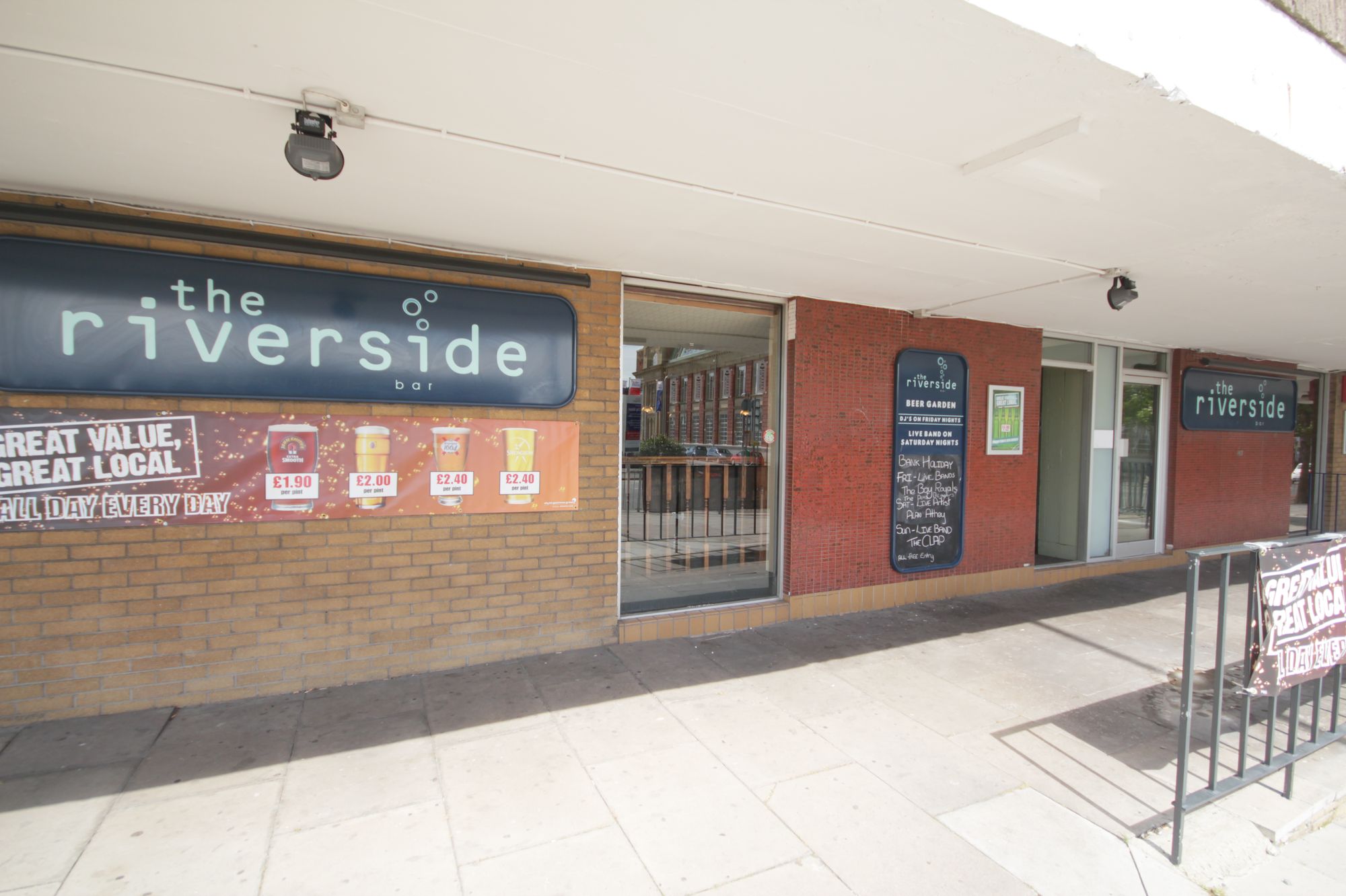 Riverside, Newport. (Pub, External). Published on 07-10-2012