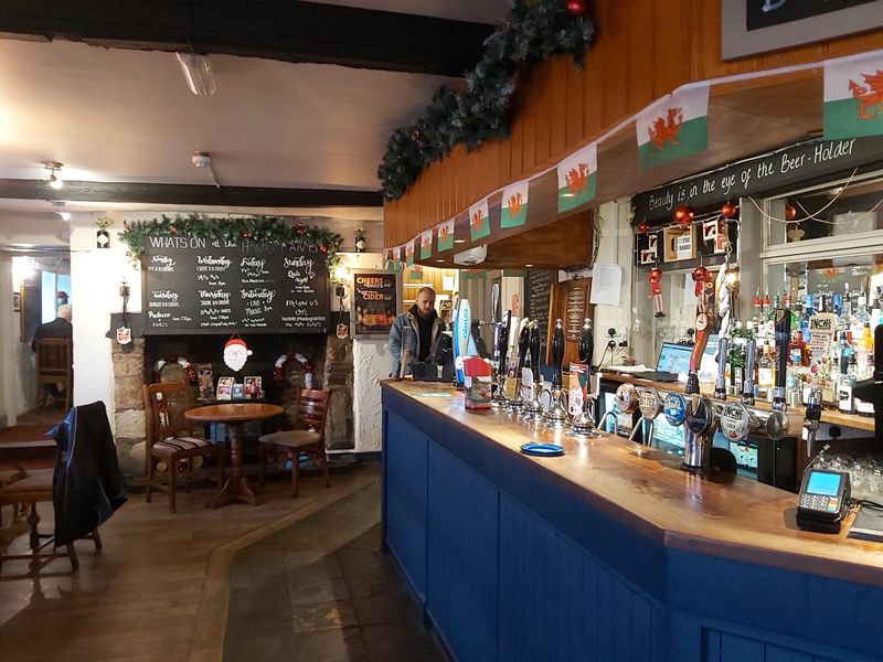 Bar area, December 2025. (Bar, Customers). Published on 14-12-2025 