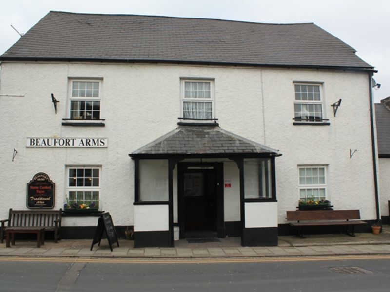 Beaufort Arms at Gilwern. (Pub, External). Published on 16-08-2012