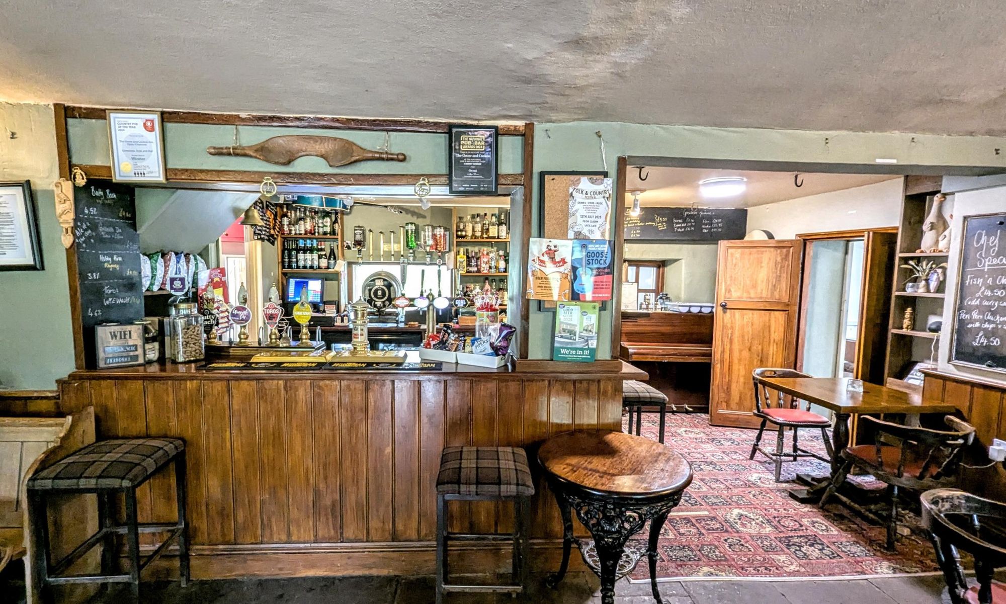 View of bar counter from side. (Bar). Published on 29-06-2025