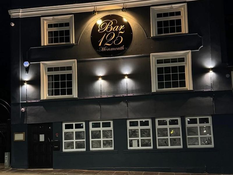 Front view, at night. (Pub, External, Key). Published on 26-06-2026