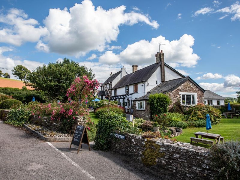 Wide external view in summer. (Pub, External, Key). Published on 17-07-2025