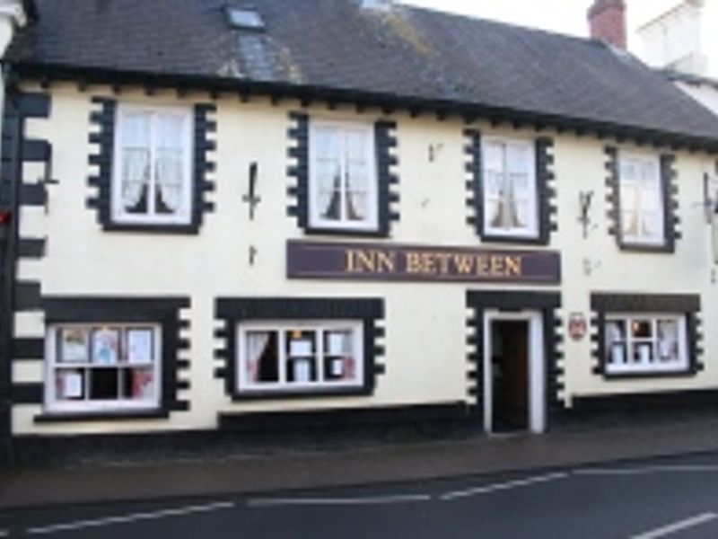 Inn Between, Usk. (Pub, External). Published on 12-11-2011 