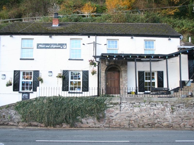 Moon & Sixpence at Tintern. (Pub, External). Published on 16-08-2012