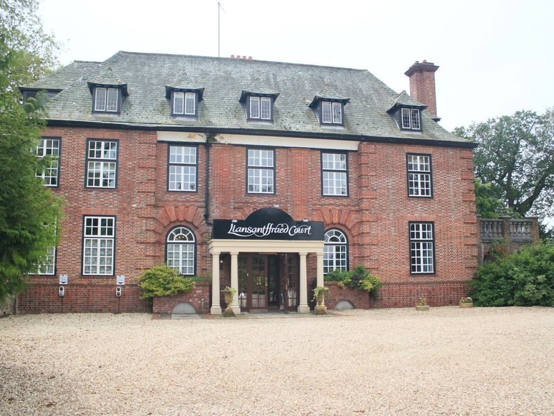 Llansantfraed Court Hotel, Llanfihangel Gobion. (Pub, External). Published on 07-10-2012