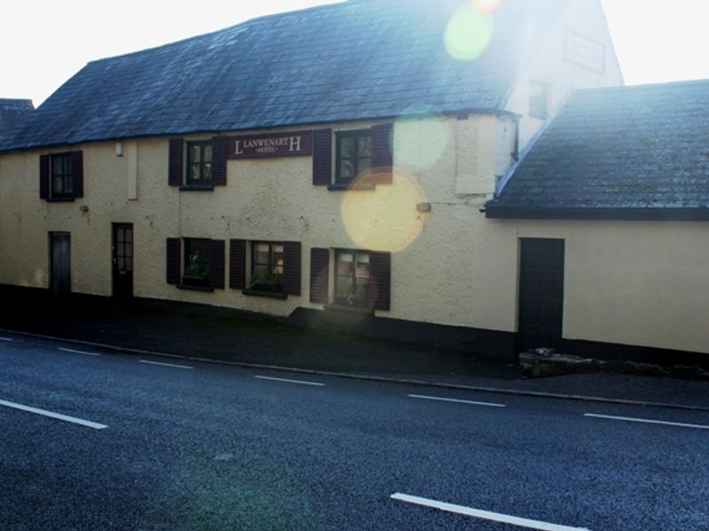 Llanwenarth Hotel at Llanwenarth. (Pub, External). Published on 28-04-2012