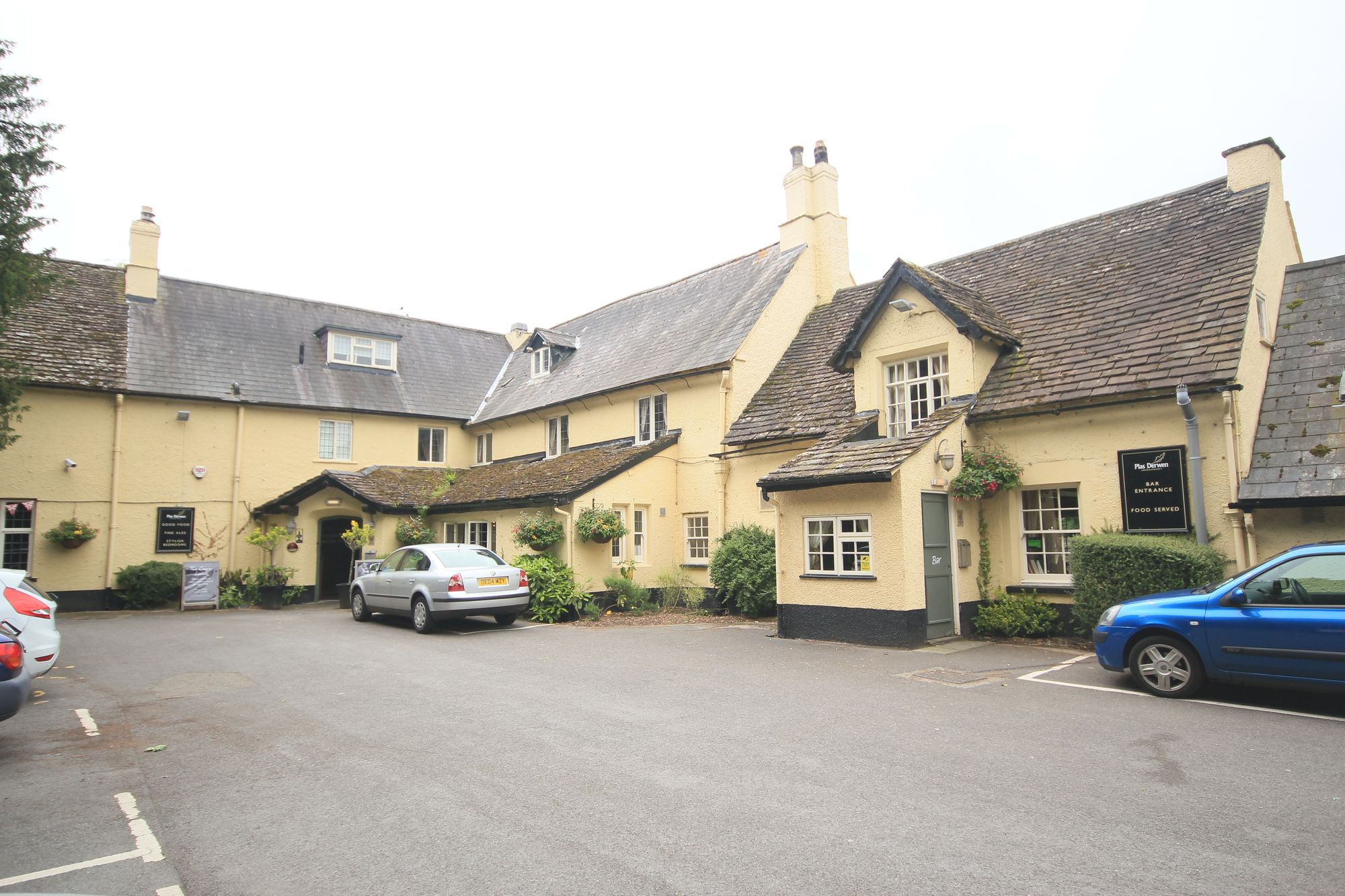 Plas Derwen, Abergavenny. (Pub, External). Published on 08-11-2012