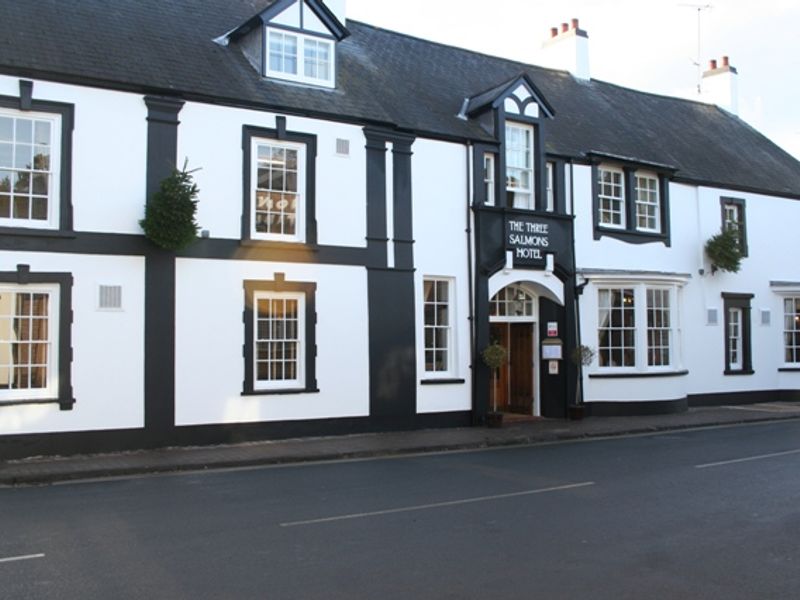 Three Salmons Hotel at Usk. (Pub, External). Published on 16-08-2012