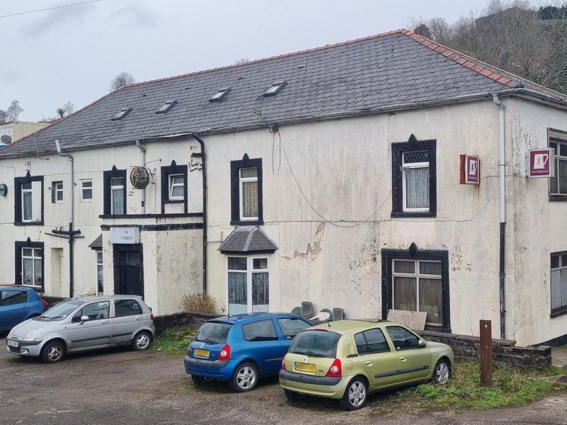 Viaduct Hotel, Crumlin (Photo: Edward Muraszko - 29/02/2024). (Pub, External, Key). Published on 28-03-2024