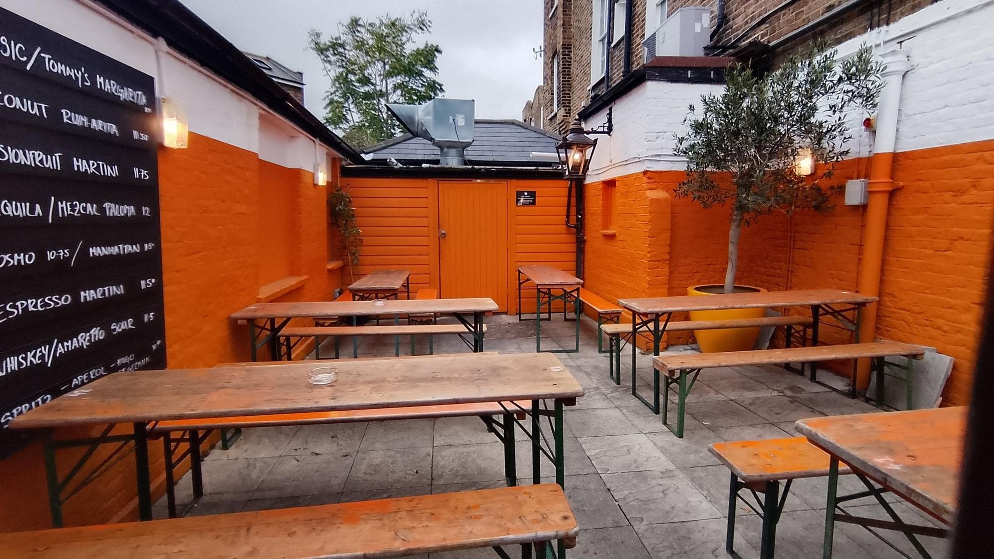 (Pub, Garden). Published on 15-10-2025
