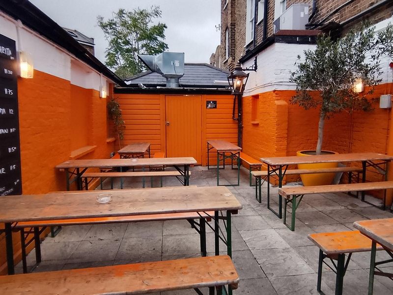 (Pub, Garden). Published on 15-10-2025 