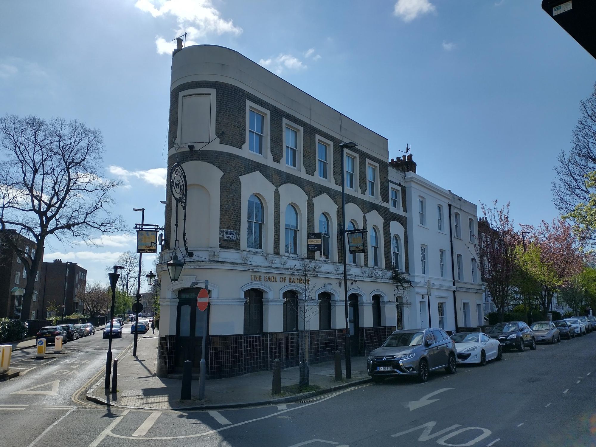 The Earl of Radnor - April 2021. (Pub, External, Bar). Published on 25-06-2021