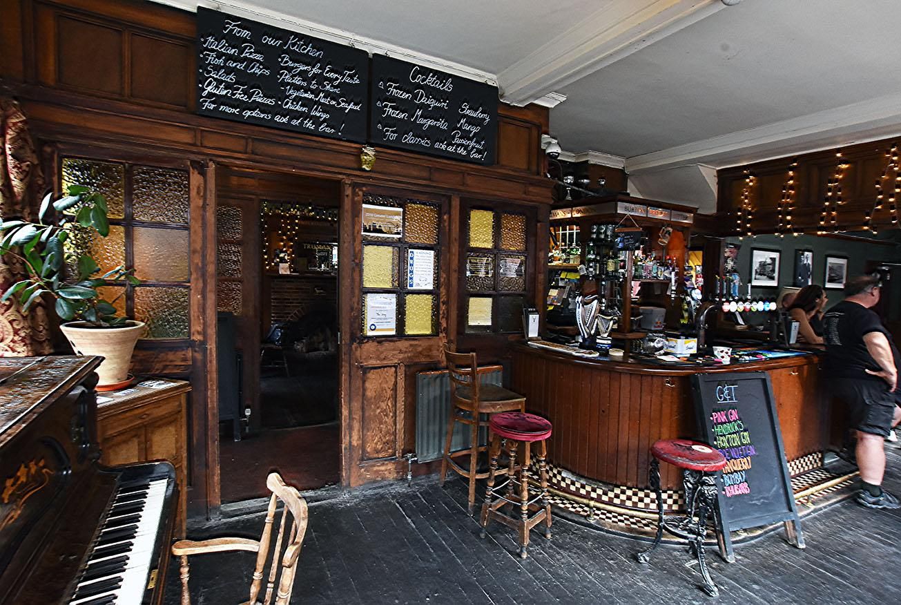 (Pub, Bar). Published on 07-06-2019