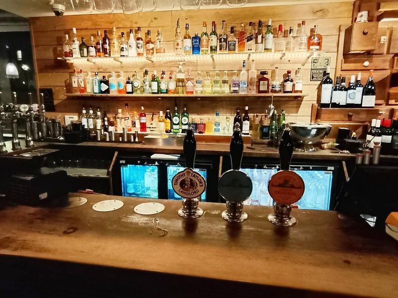 Taken 21 October 2025. (Bar). Published on 22-10-2025 