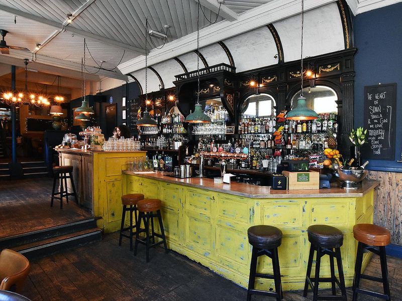 (Pub, Bar). Published on 14-10-2019 