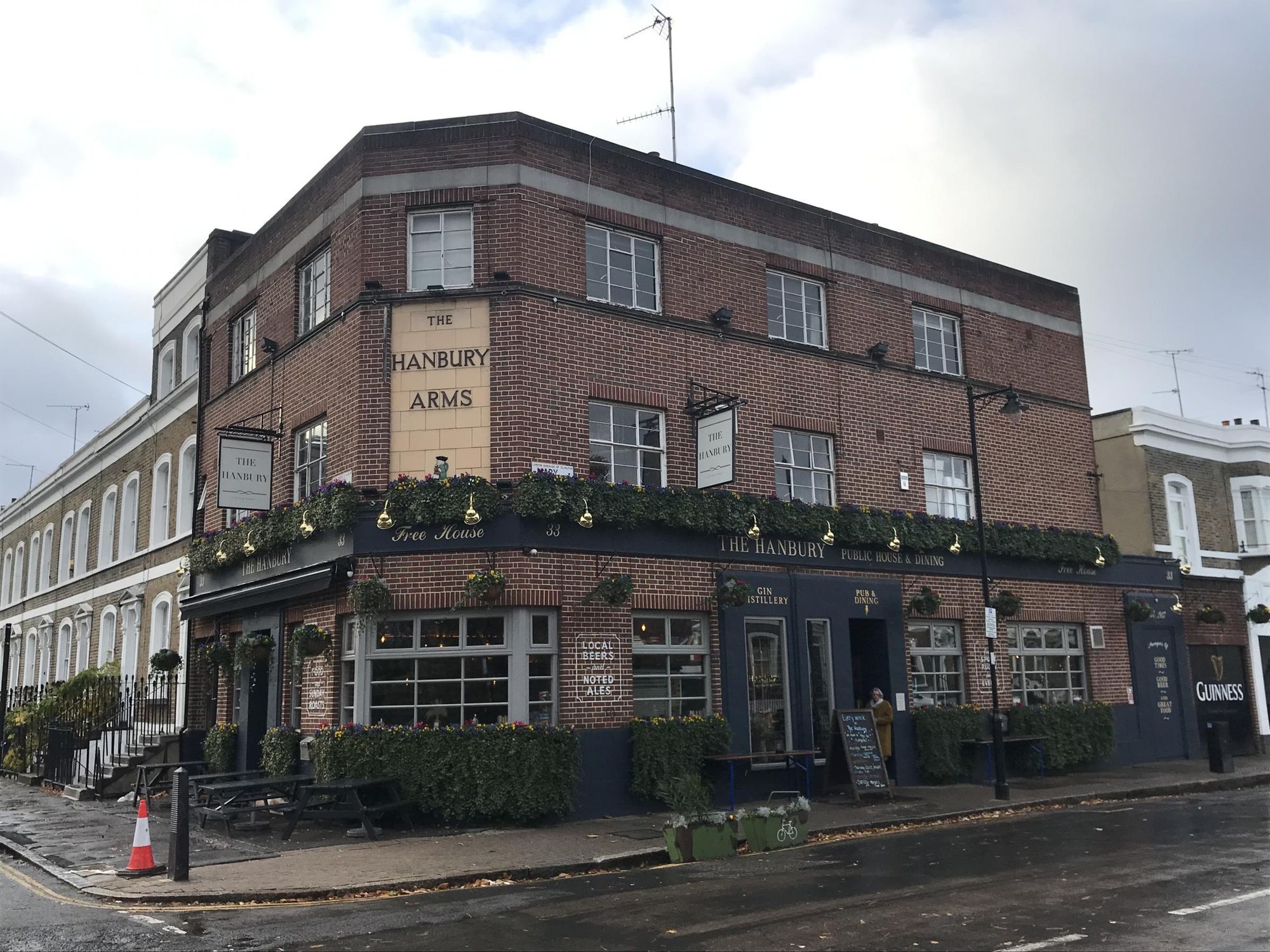 Hanbury N1 27th November 2021. (Pub, External, Bar, Sign, Key). Published on 02-12-2021