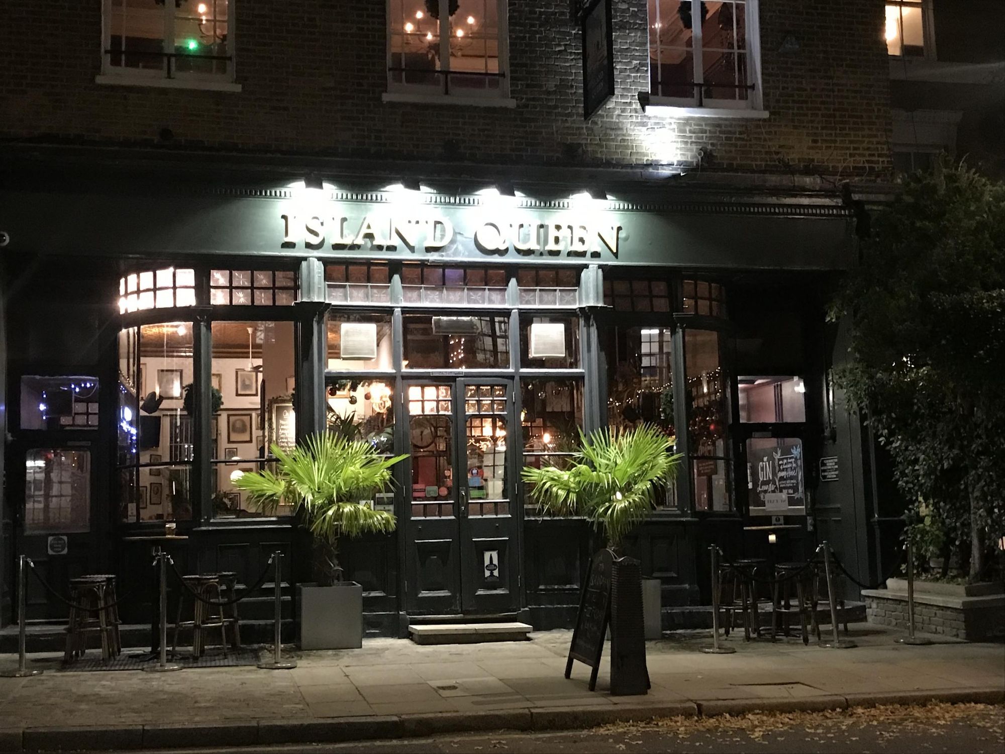 Island Queen 23rd November 2021. (Pub, External, Sign). Published on 02-12-2021