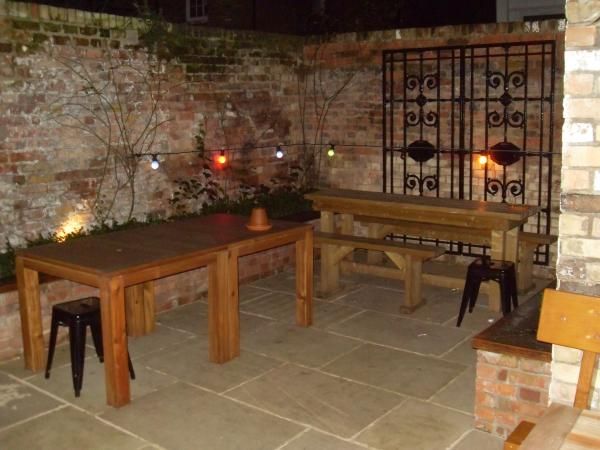 (Pub, Garden). Published on 25-10-2014