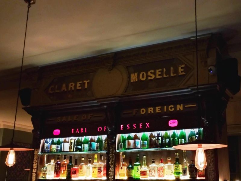 Watney bar back. (Bar). Published on 22-10-2025 