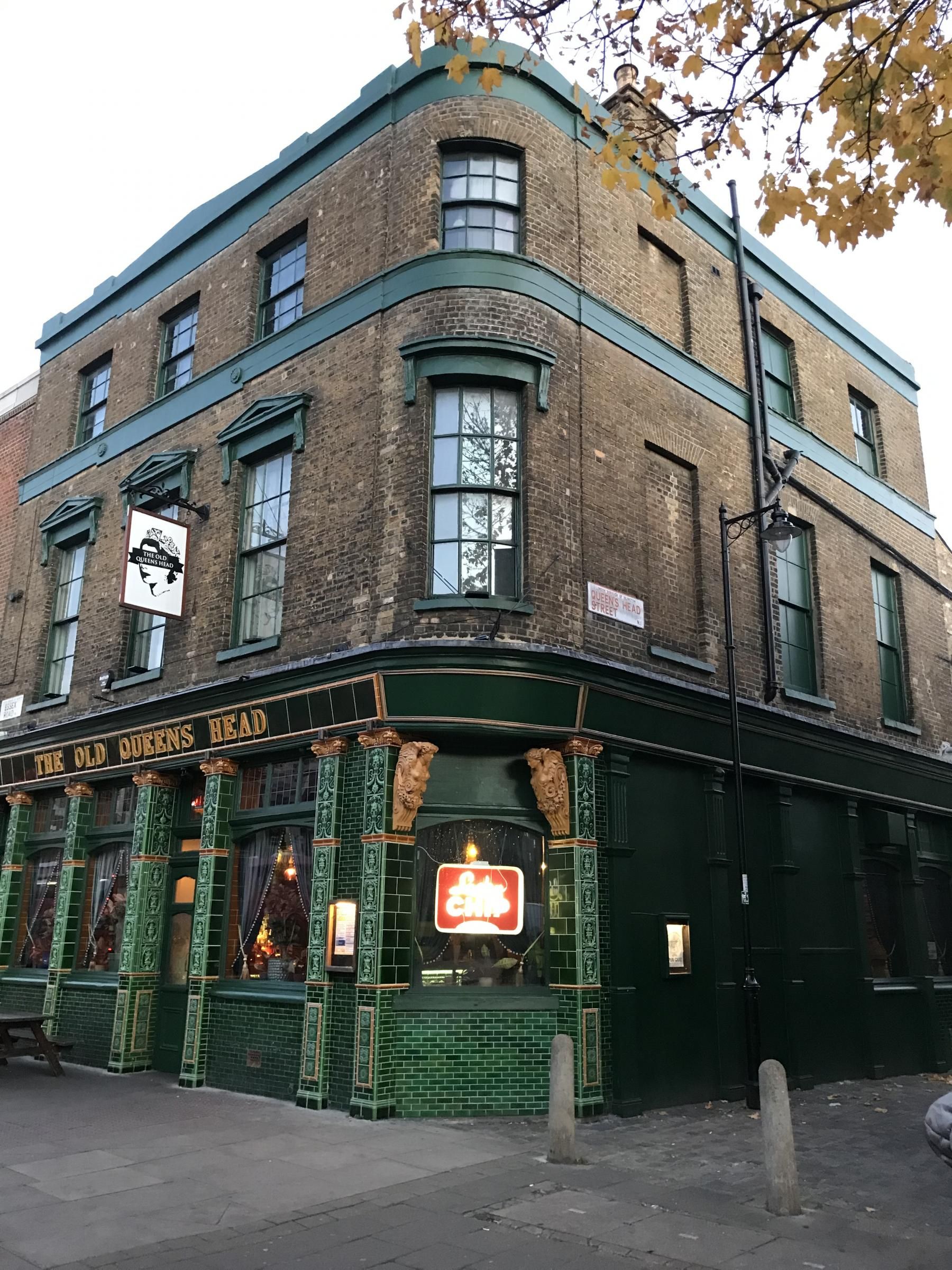 Old Queens Head N1 25th November 2021. (Pub, External, Sign, Key). Published on 02-12-2021