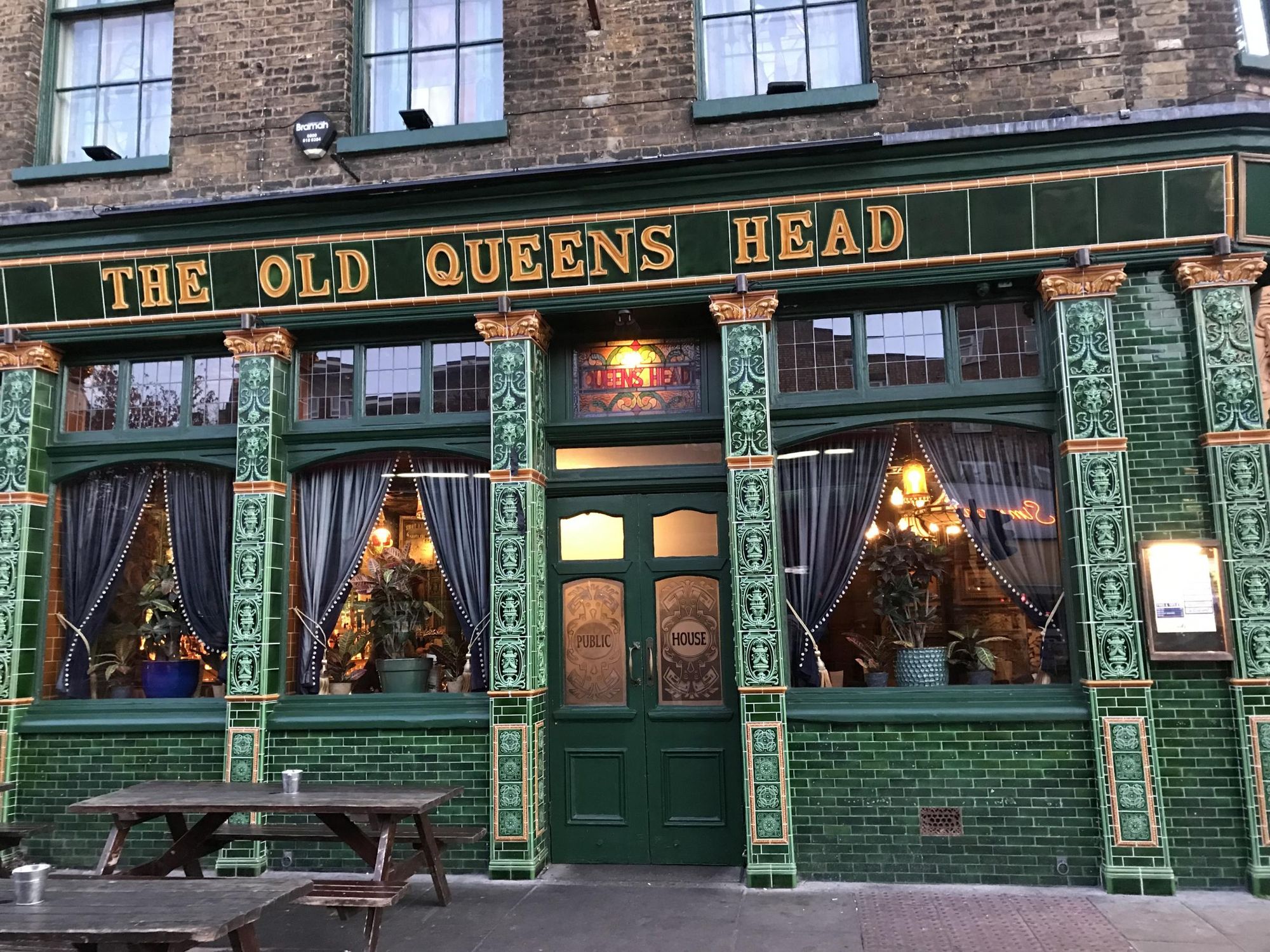 Old Queens Head 25th November 2021. (Pub, External). Published on 02-12-2021