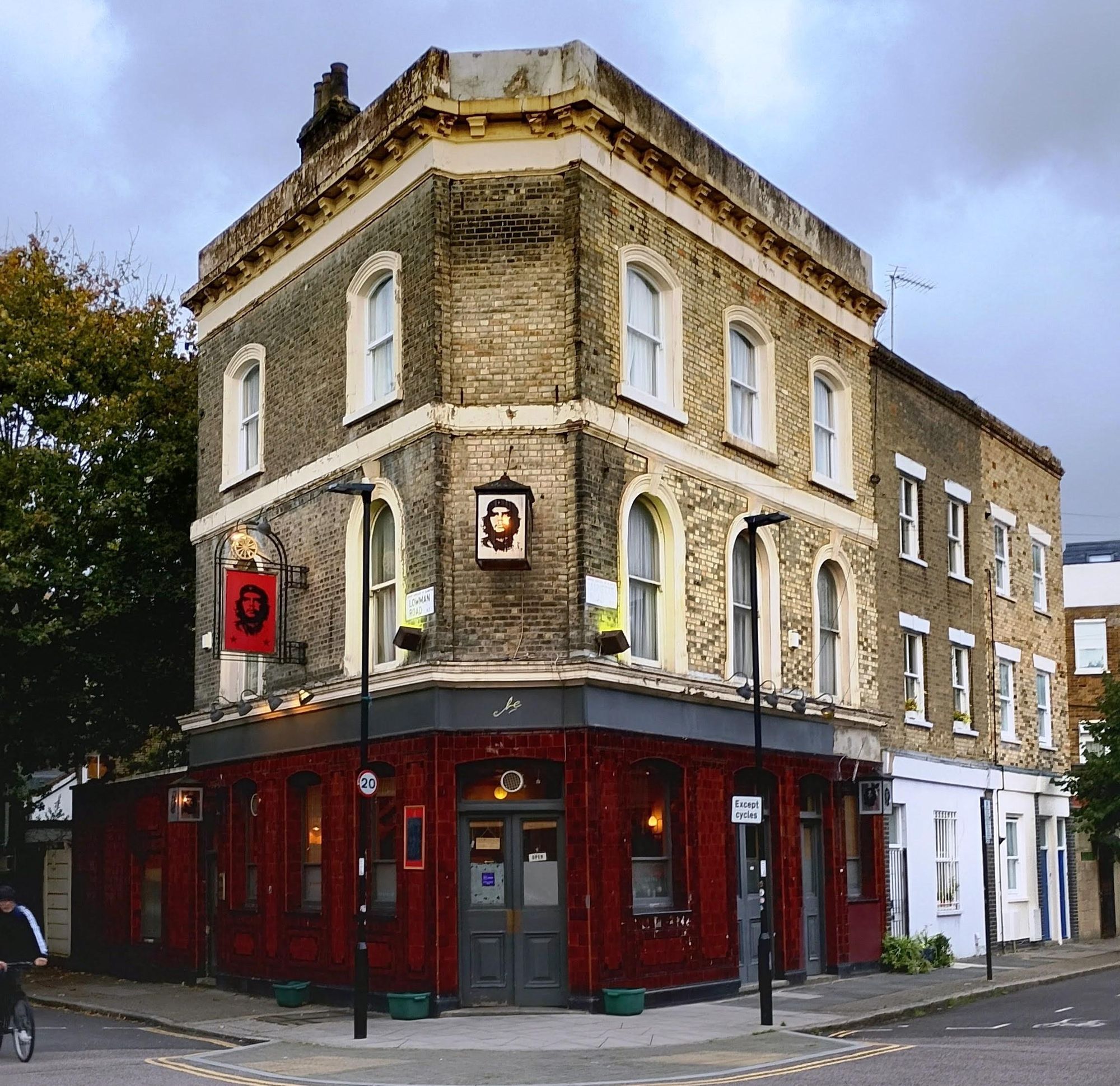 Taken 21 October 2025. (Pub, External, Key). Published on 22-10-2025