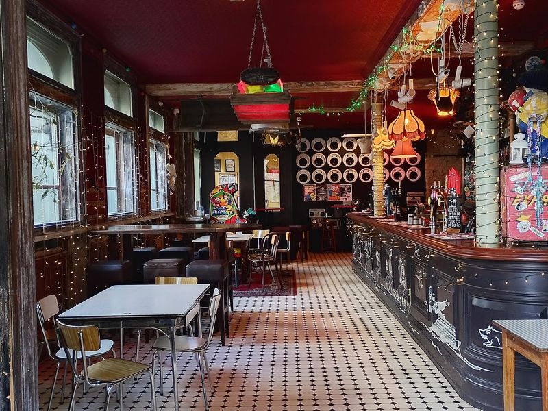 (Bar). Published on 22-10-2025 