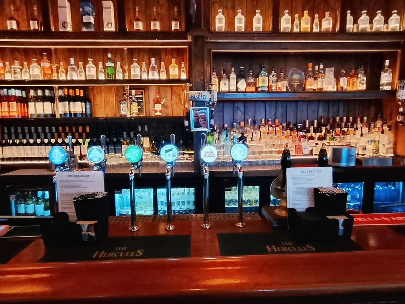 Taken 21 October 2025. (Bar). Published on 22-10-2025 