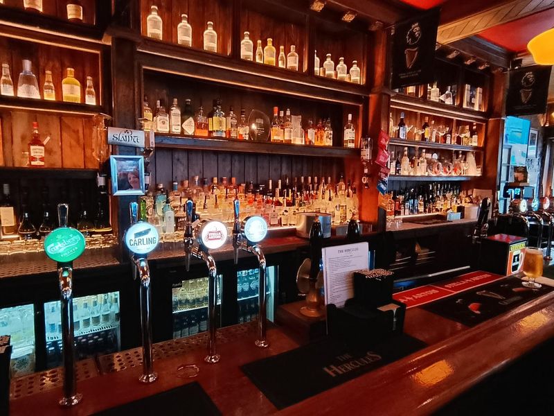 Taken 21 October 2025. (Bar). Published on 22-10-2025 