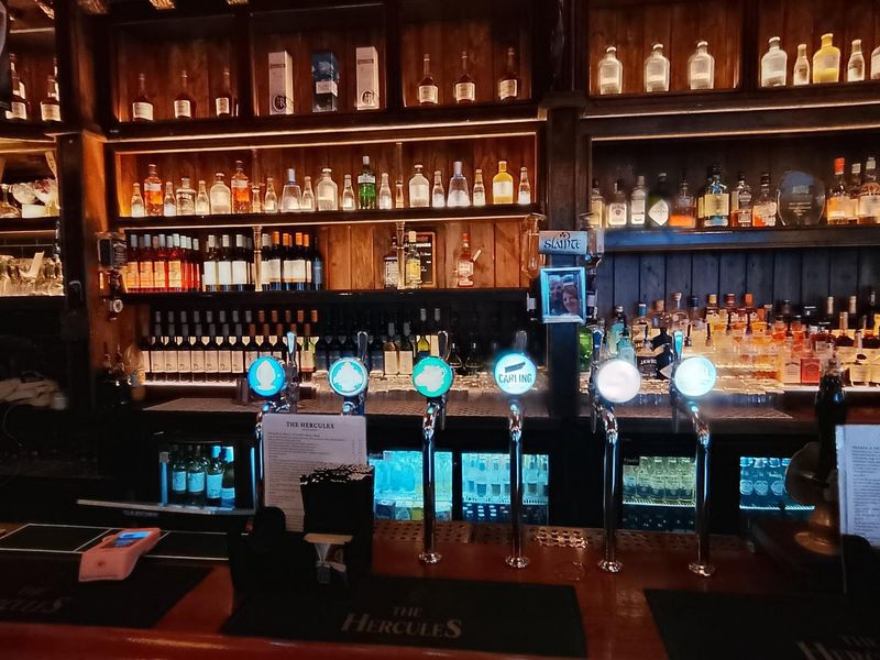 Taken 21 October 2025. (Bar). Published on 22-10-2025 