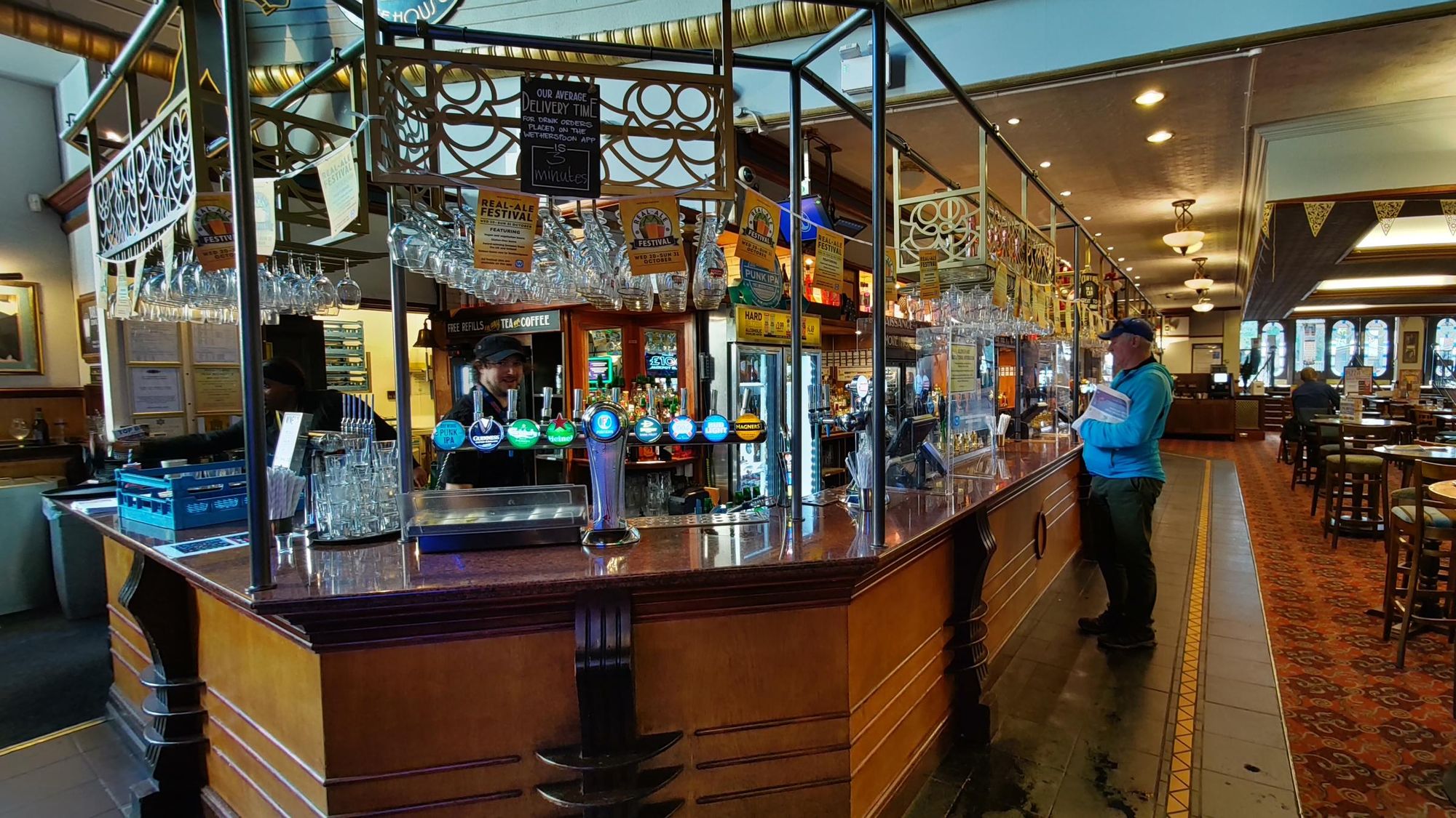 (Pub, Bar). Published on 04-11-2021