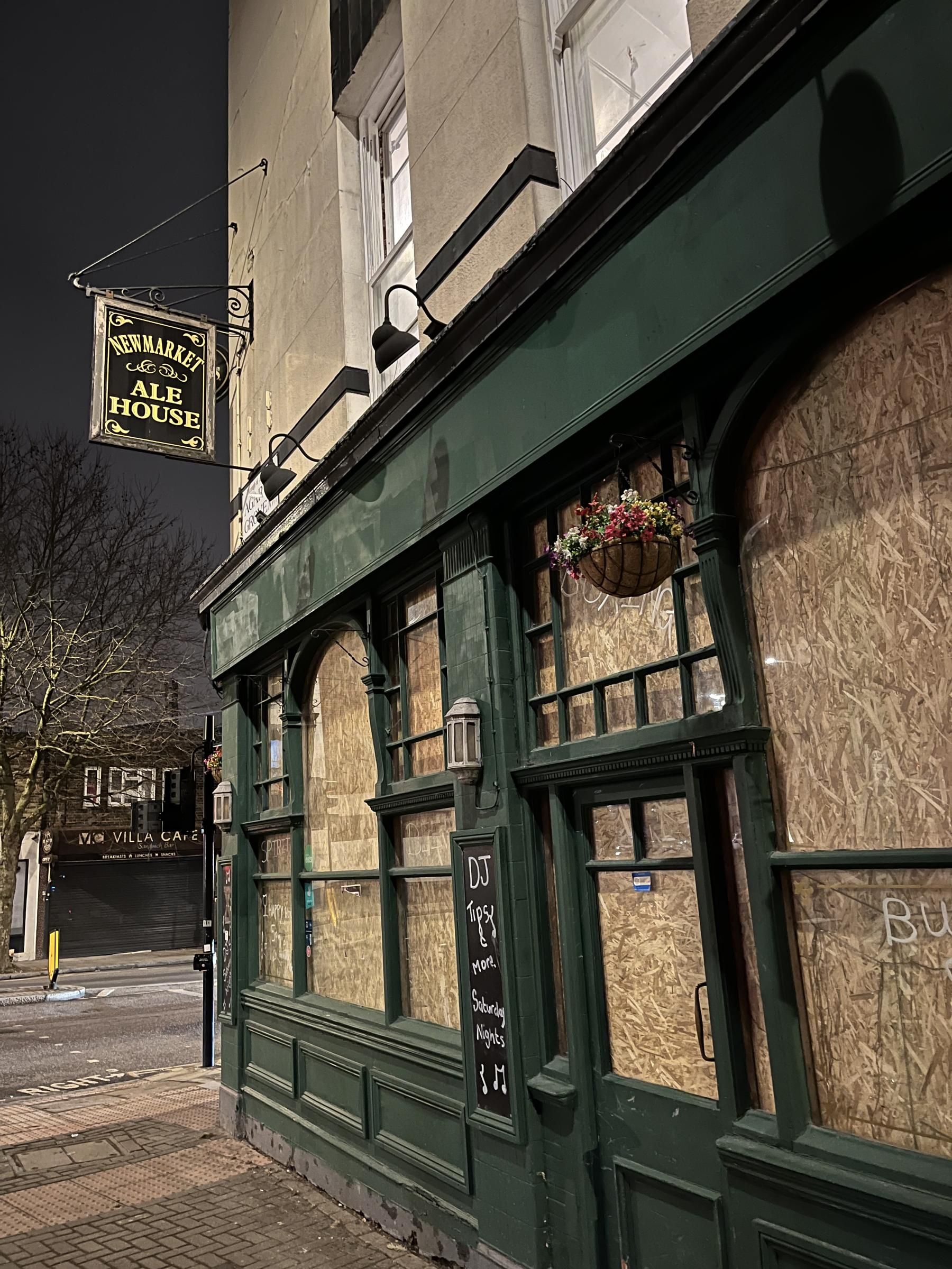 April 2025 - boarded up. (Pub, External). Published on 29-04-2025