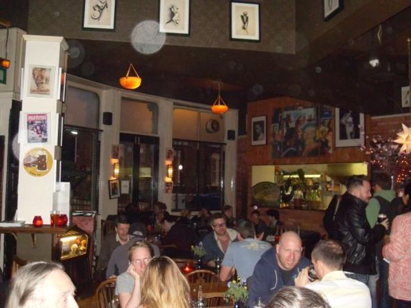 (Pub, Bar). Published on 02-11-2014