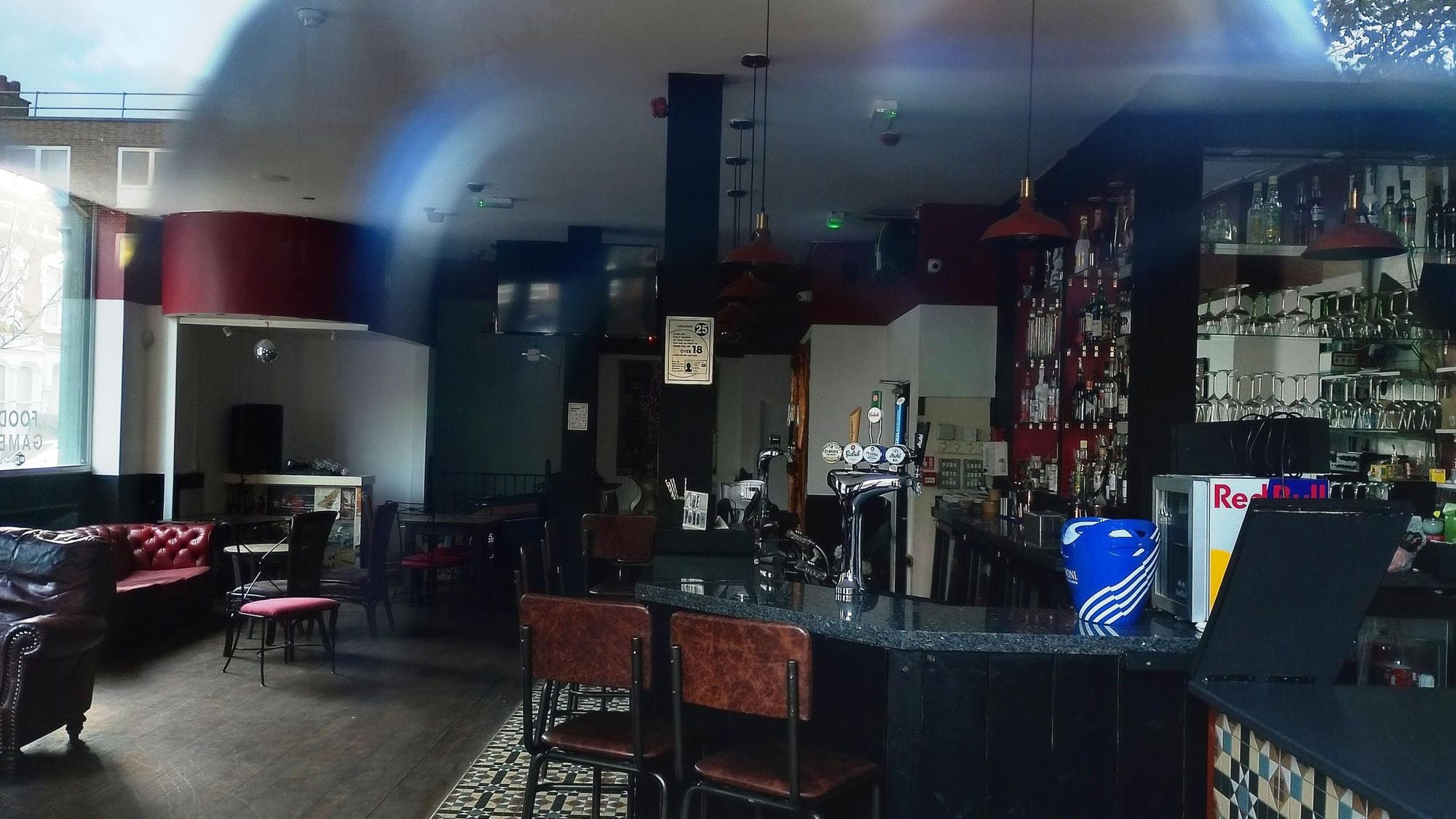 Taken 28 October 2025. (Bar). Published on 29-10-2025