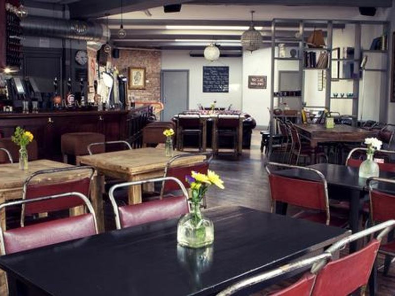 (Pub, Bar). Published on 30-10-2014