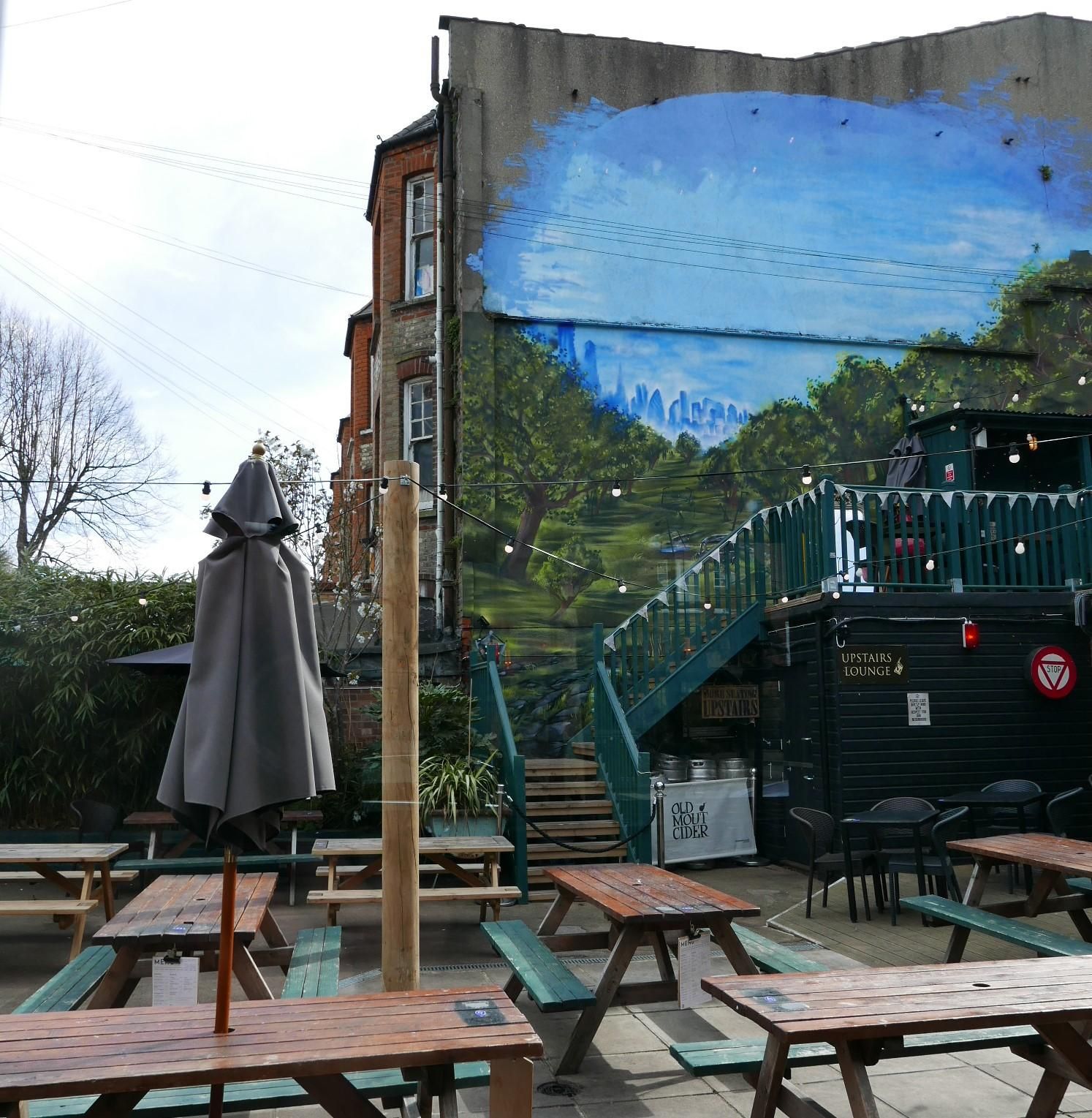(Pub, Garden). Published on 07-04-2022