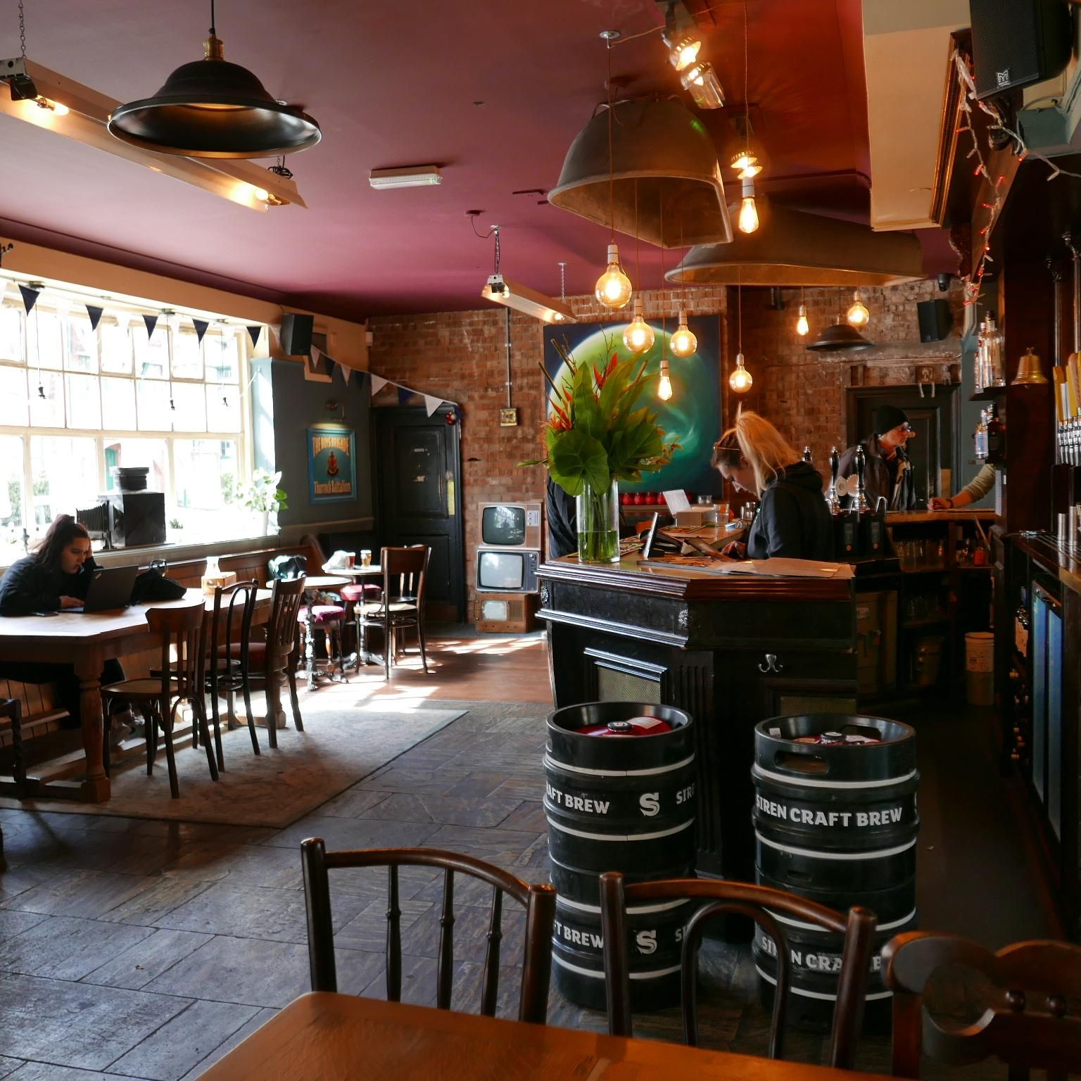 (Pub, Bar). Published on 07-04-2022