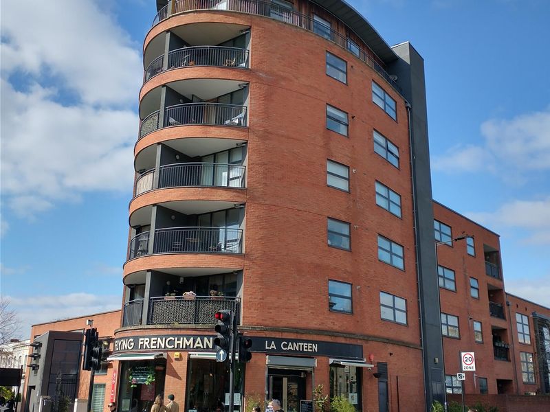 (Pub, External, Bar). Published on 25-06-2021