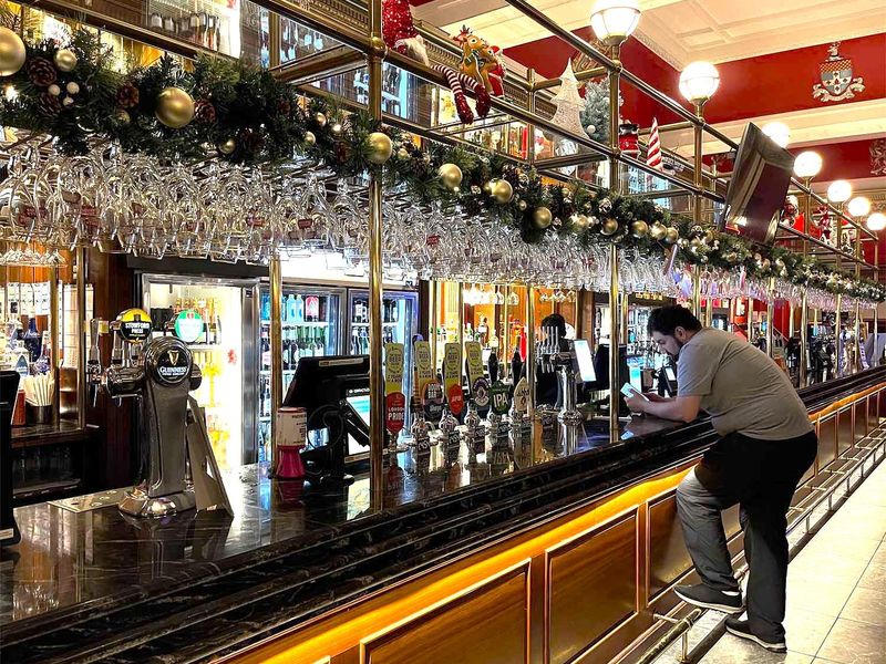 Metro Bar Baker St Dec 2025. (Pub, Bar). Published on 31-12-2025 