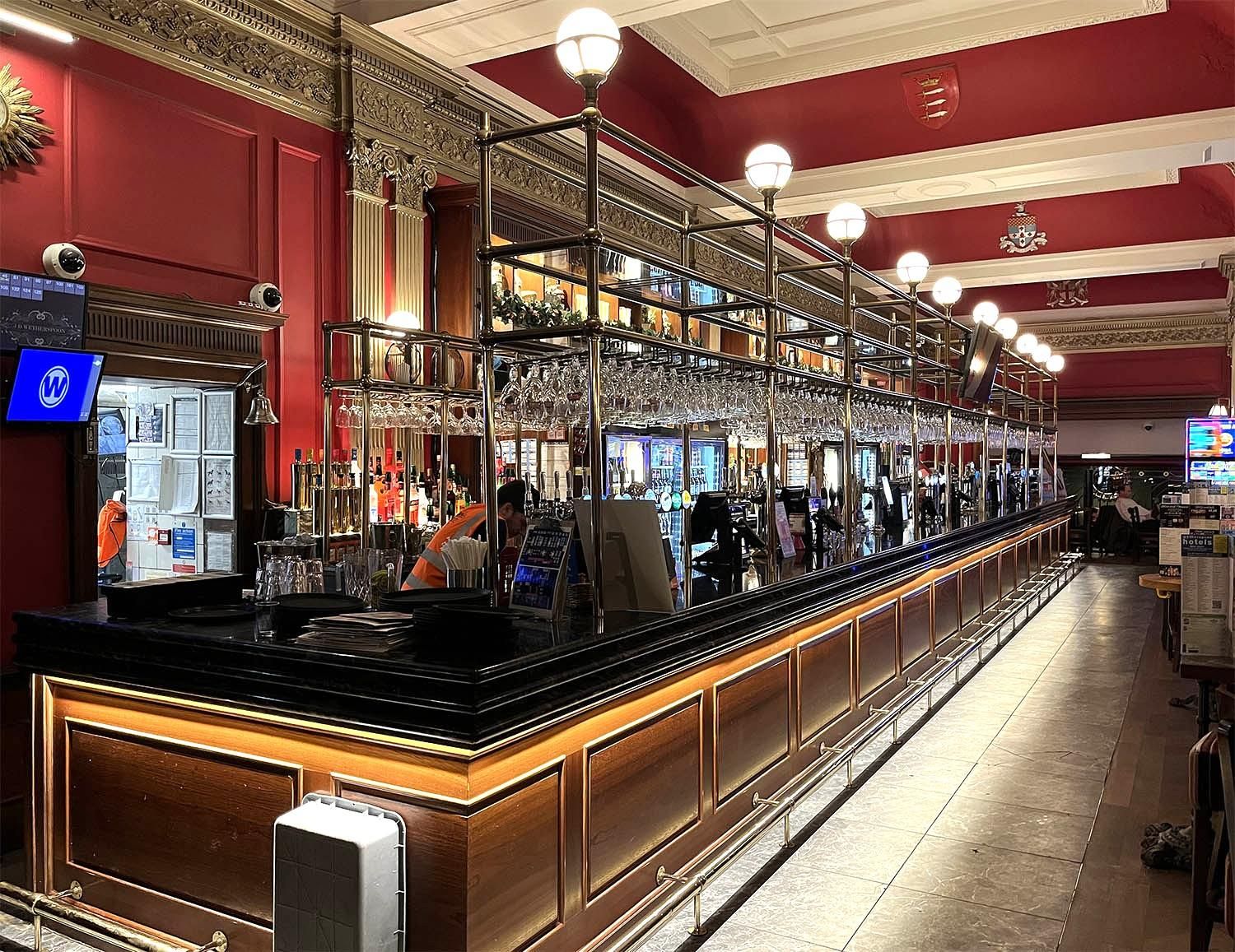 Metropolitan Bar - Interior 2026. (Pub, Bar). Published on 13-05-2026
