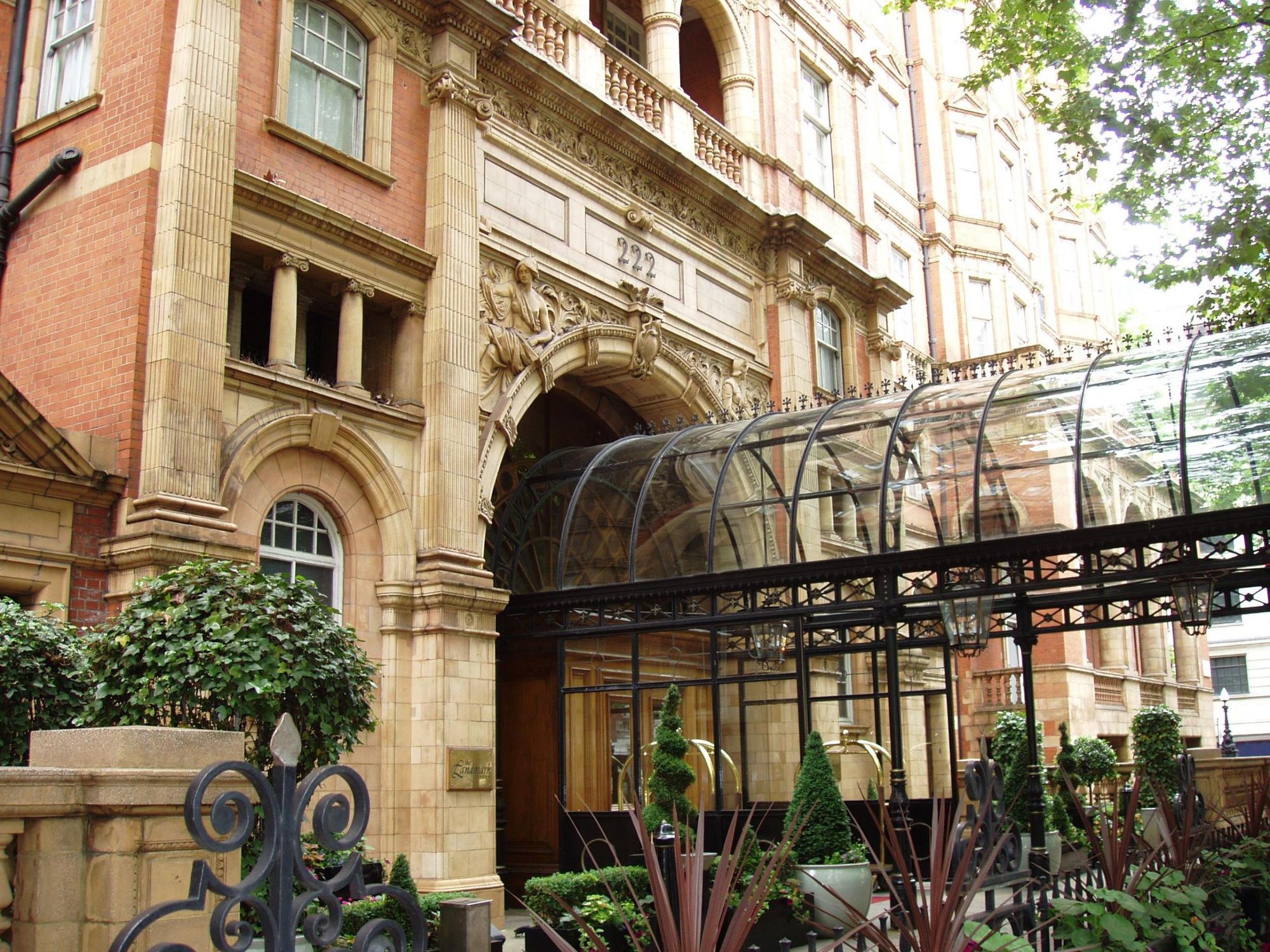 Landmark Hotel entrance June 2018. (External). Published on 10-06-2018
