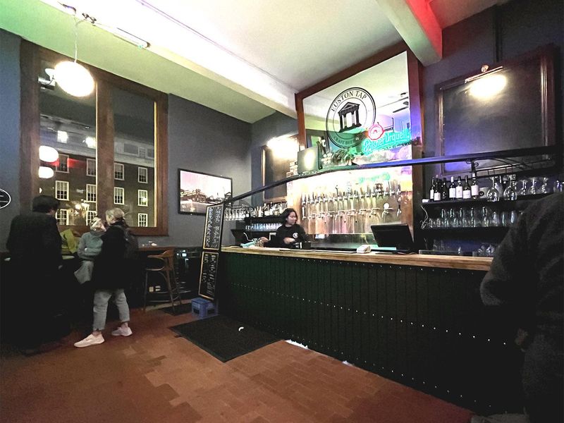 A new parallel rear bar replaces the old U-shaped interior - Mar. (Pub, Bar). Published on 13-03-2025 