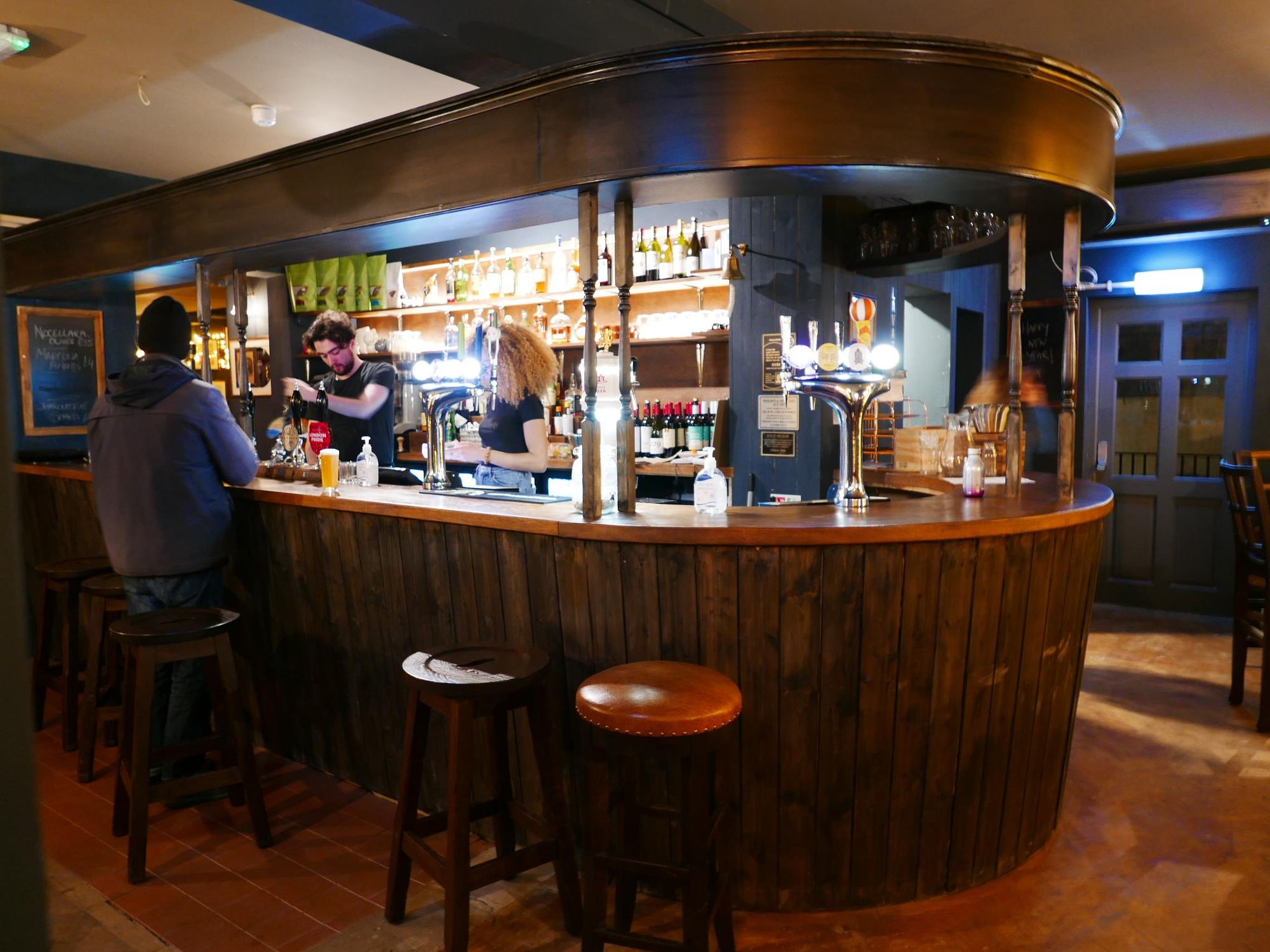 (Pub, Bar). Published on 07-01-2022